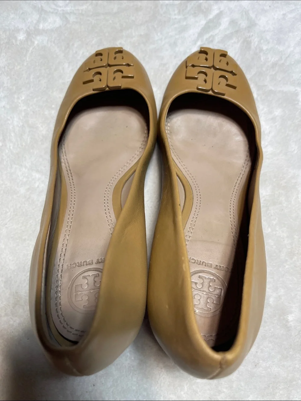 Tory Burch Camel Leather Logo Wedge Pumps Size 6.5